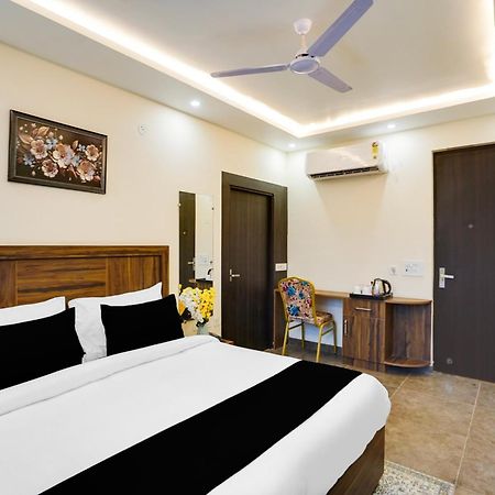 Super Townhouse The Royal Casa Otel Ghaziabad Dış mekan fotoğraf