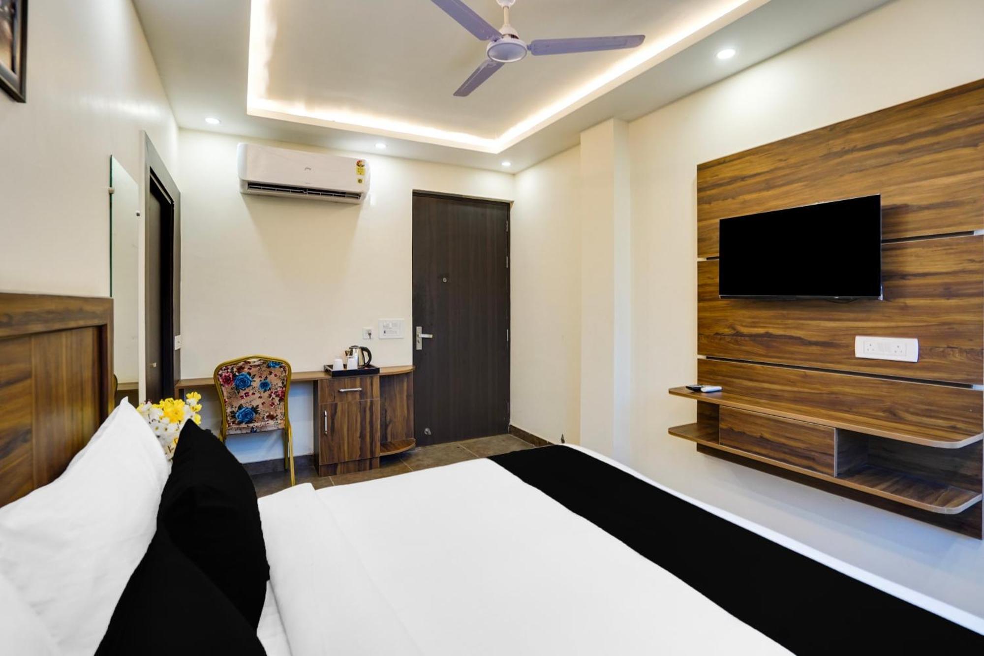 Super Townhouse The Royal Casa Otel Ghaziabad Dış mekan fotoğraf
