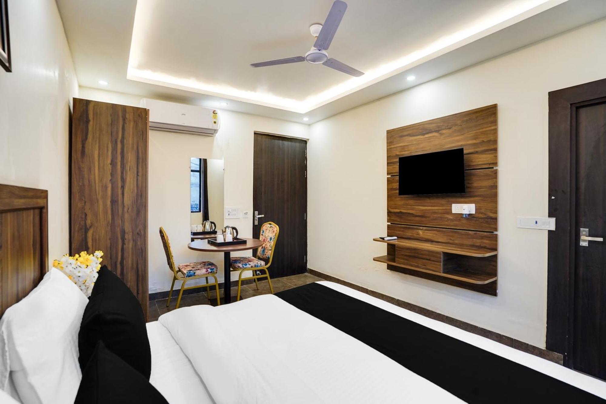 Super Townhouse The Royal Casa Otel Ghaziabad Dış mekan fotoğraf