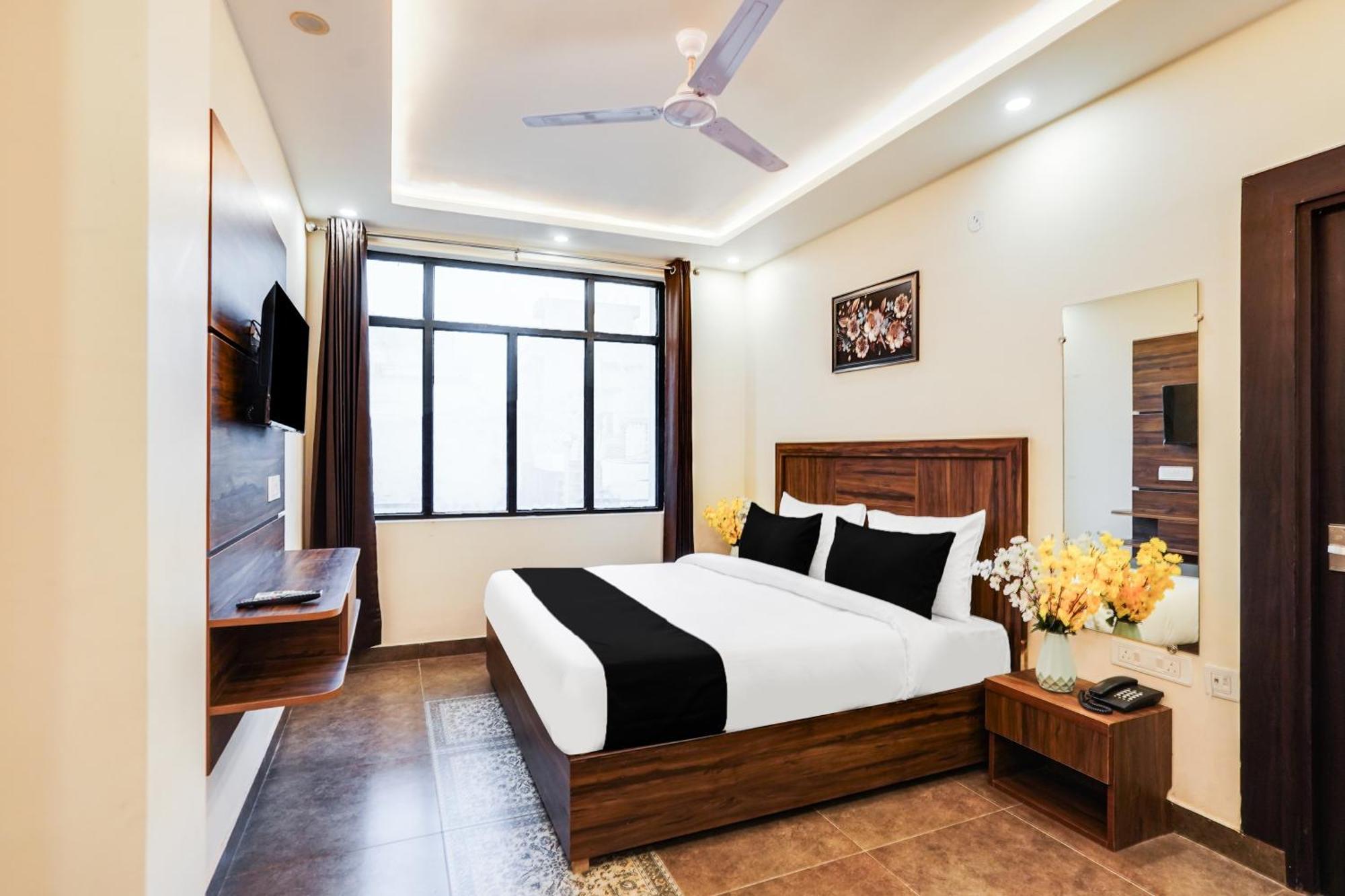 Super Townhouse The Royal Casa Otel Ghaziabad Dış mekan fotoğraf