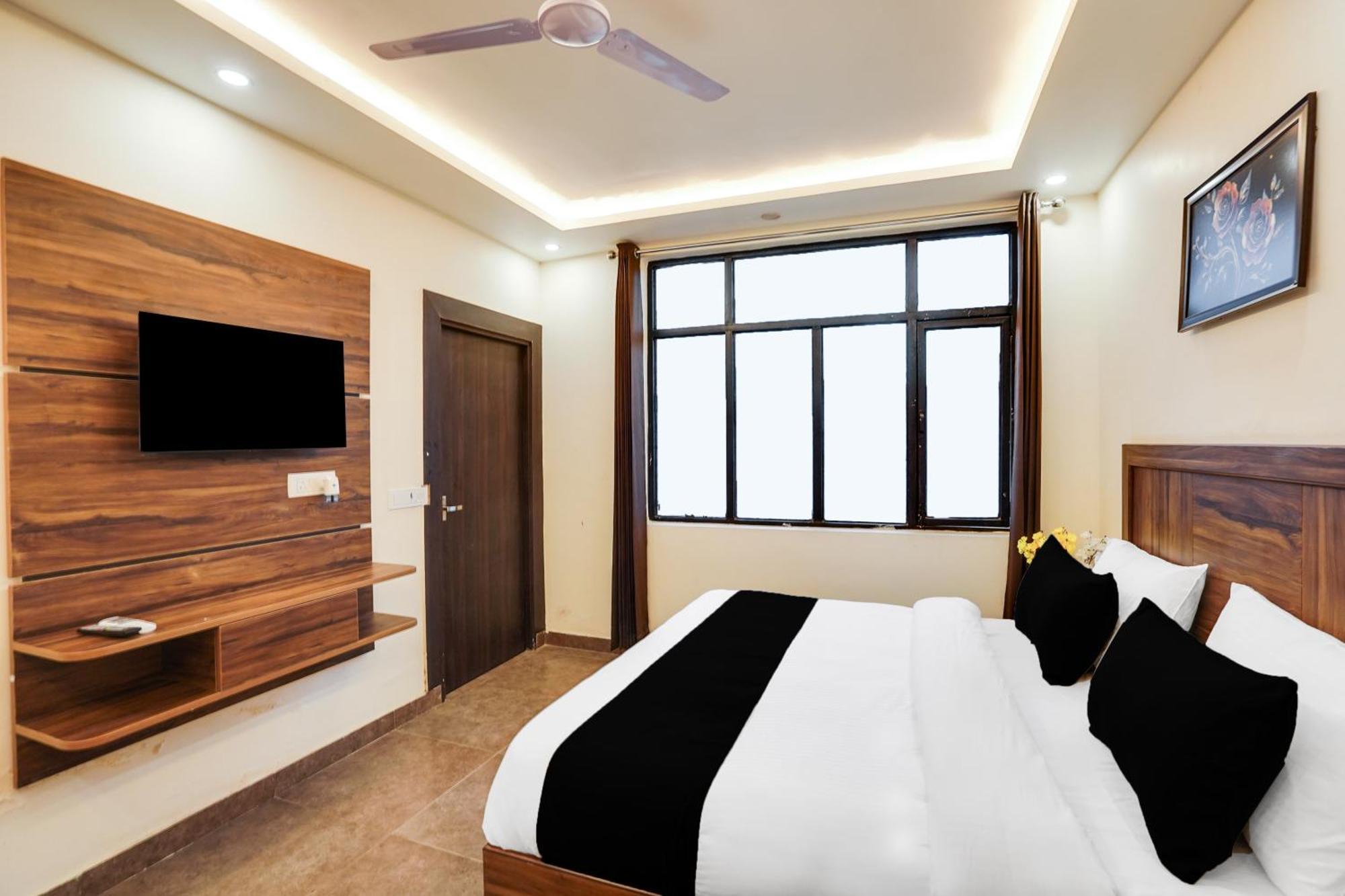 Super Townhouse The Royal Casa Otel Ghaziabad Dış mekan fotoğraf