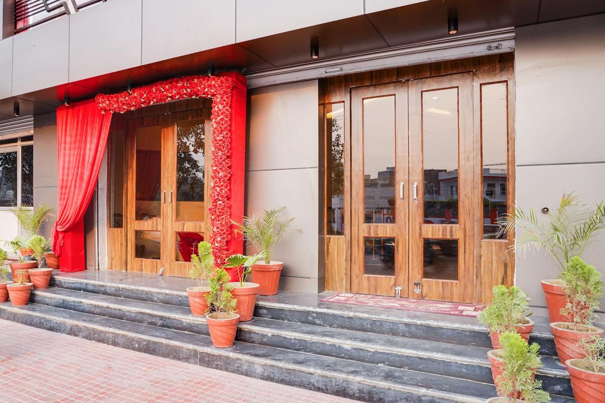Super Townhouse The Royal Casa Otel Ghaziabad Dış mekan fotoğraf