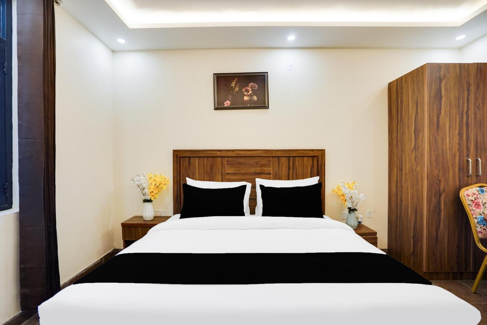 Super Townhouse The Royal Casa Otel Ghaziabad Dış mekan fotoğraf