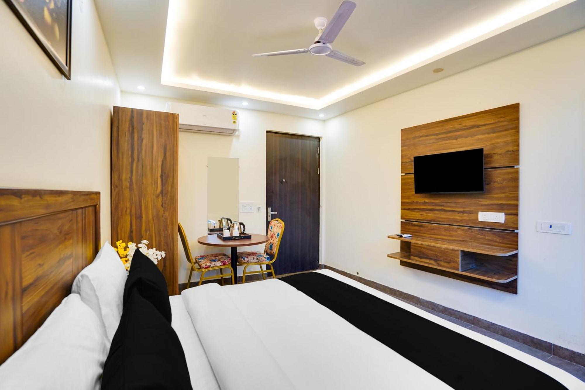 Super Townhouse The Royal Casa Otel Ghaziabad Dış mekan fotoğraf