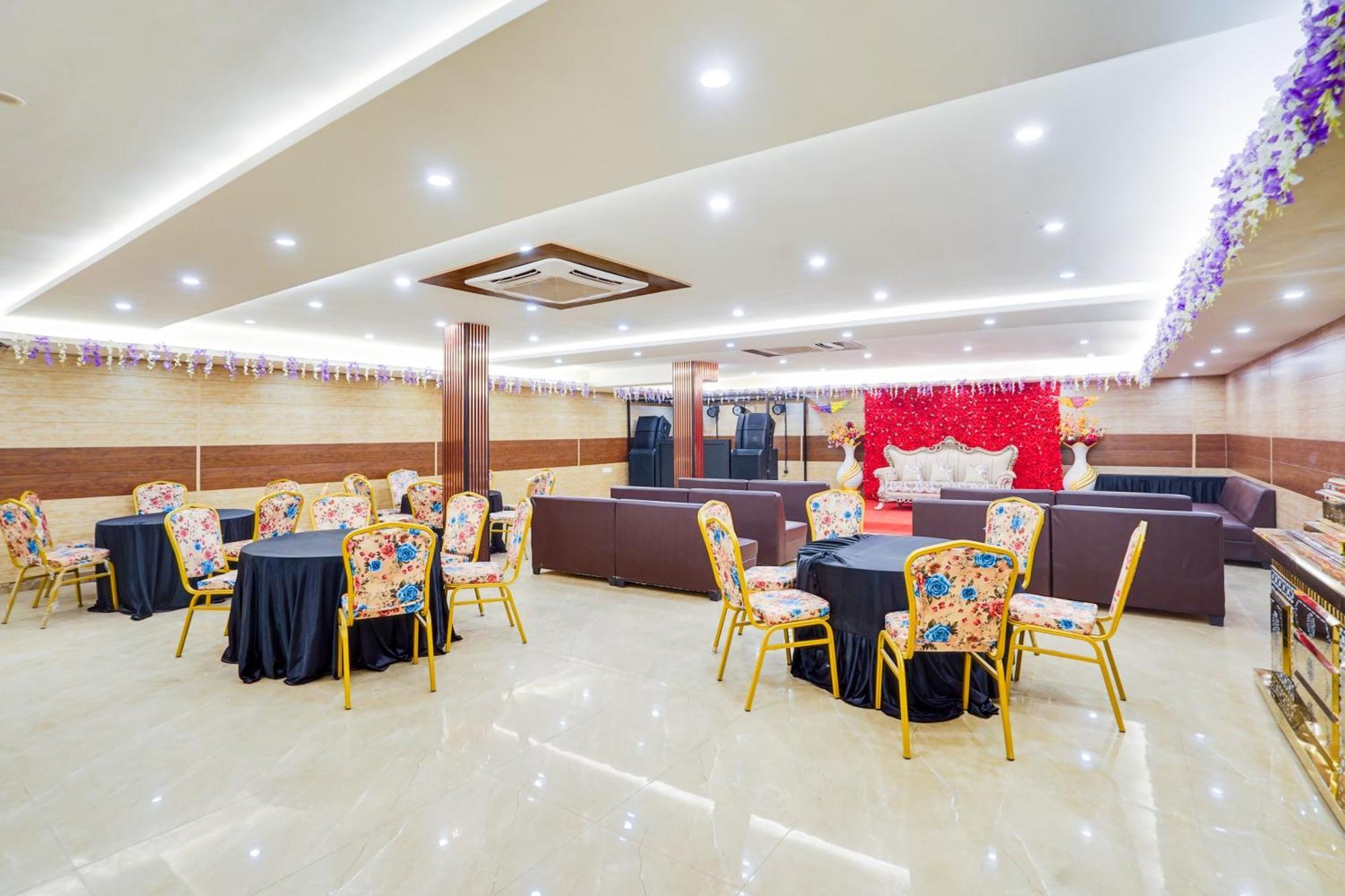 Super Townhouse The Royal Casa Otel Ghaziabad Dış mekan fotoğraf