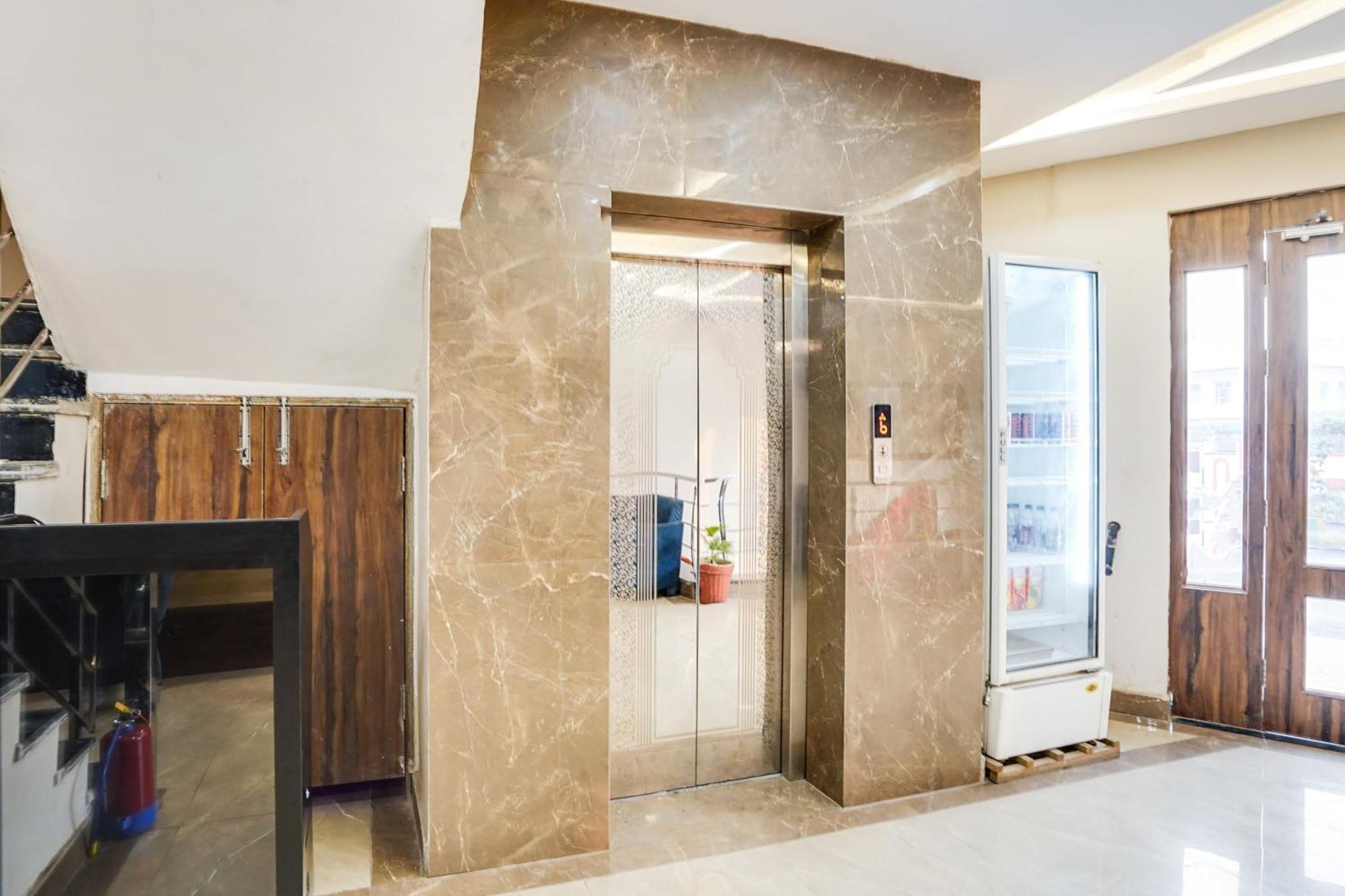Super Townhouse The Royal Casa Otel Ghaziabad Dış mekan fotoğraf