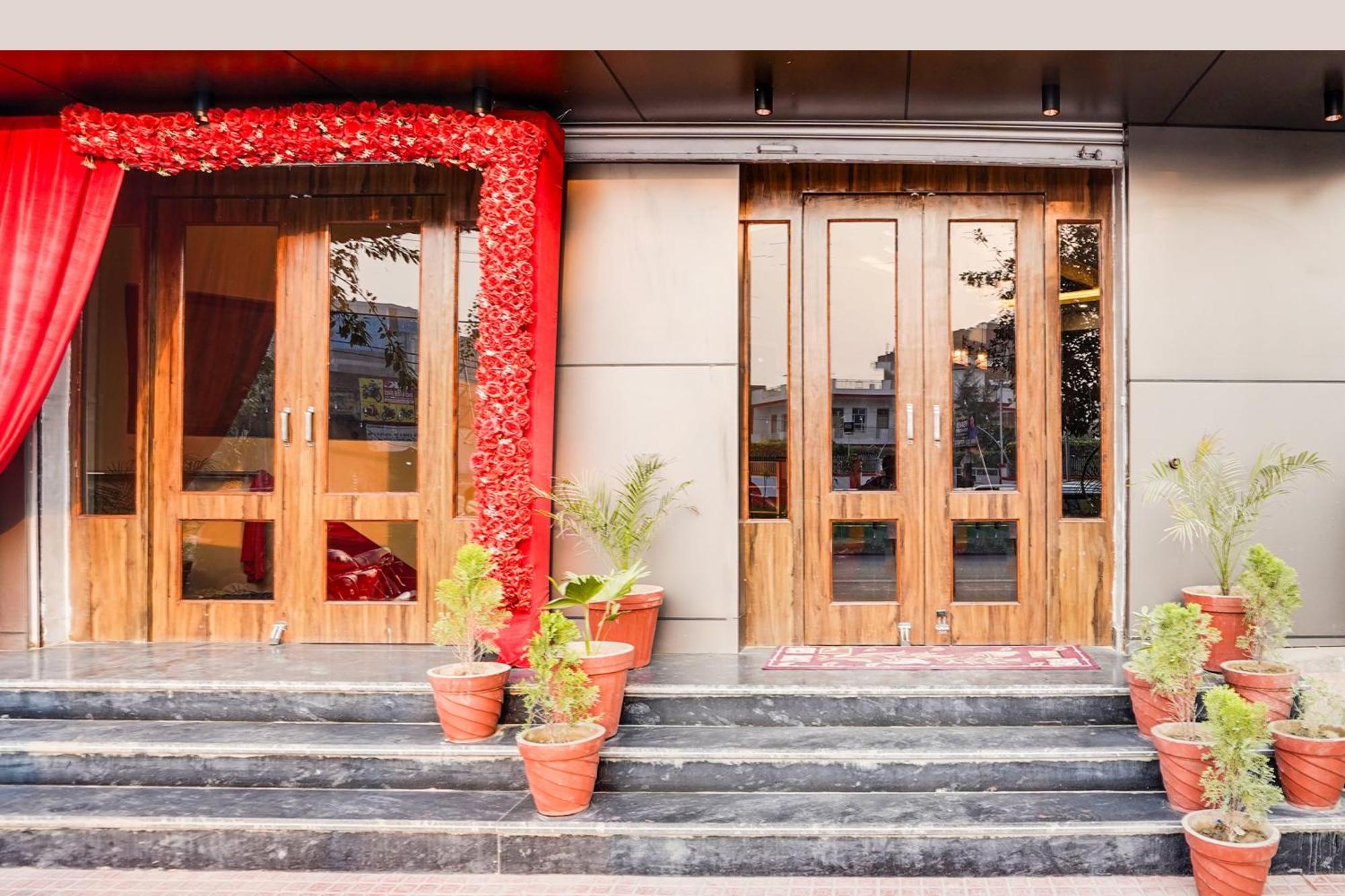 Super Townhouse The Royal Casa Otel Ghaziabad Dış mekan fotoğraf