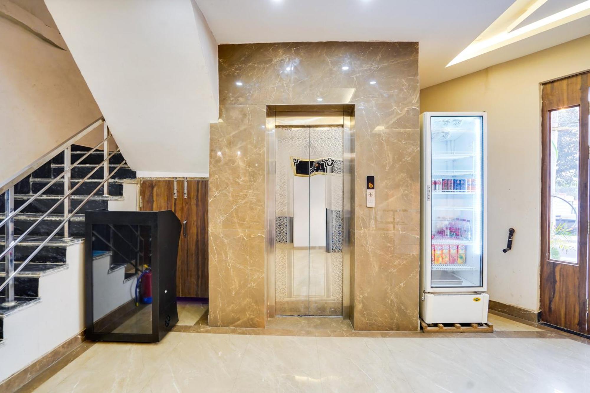 Super Townhouse The Royal Casa Otel Ghaziabad Dış mekan fotoğraf