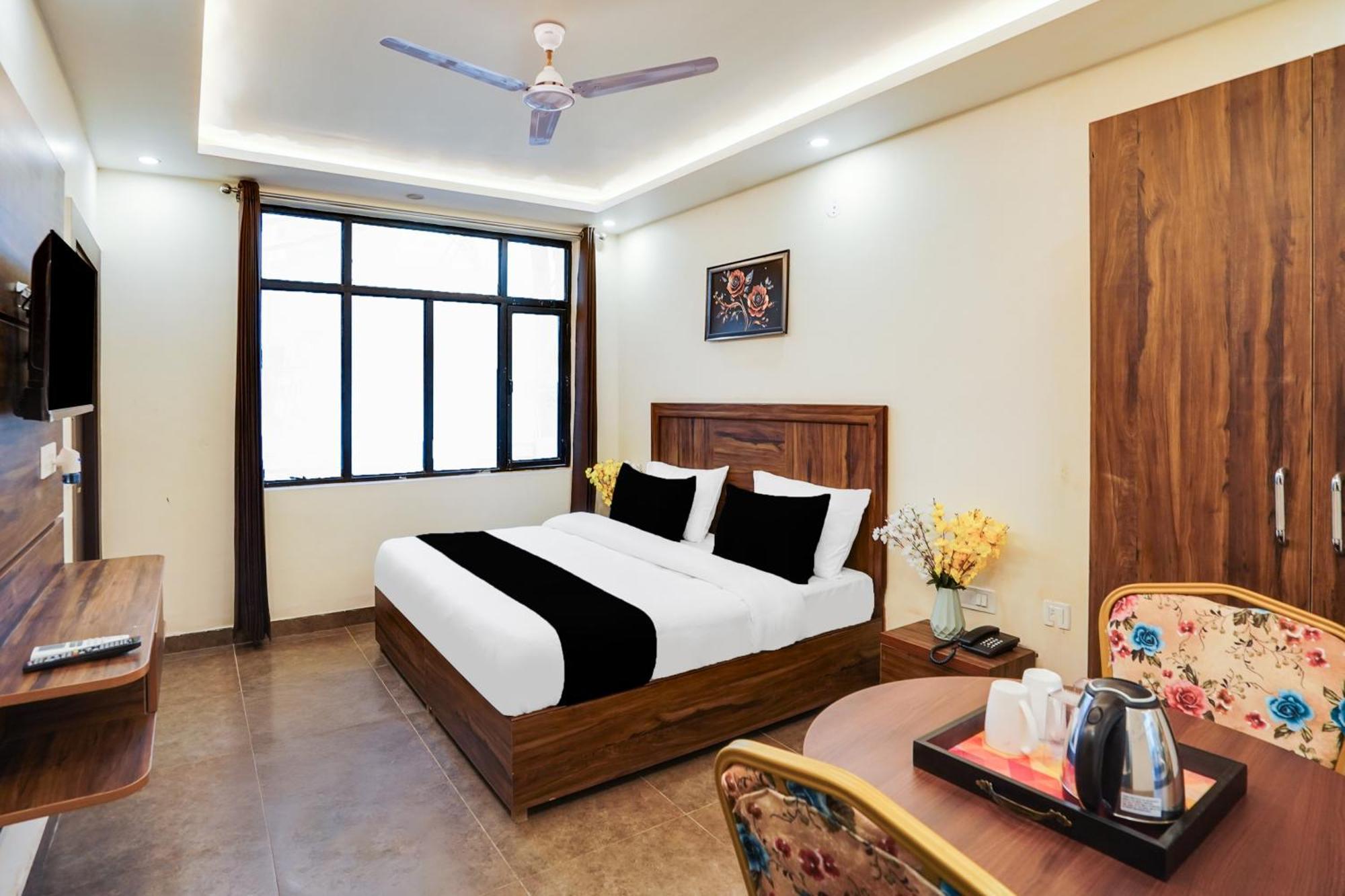 Super Townhouse The Royal Casa Otel Ghaziabad Dış mekan fotoğraf