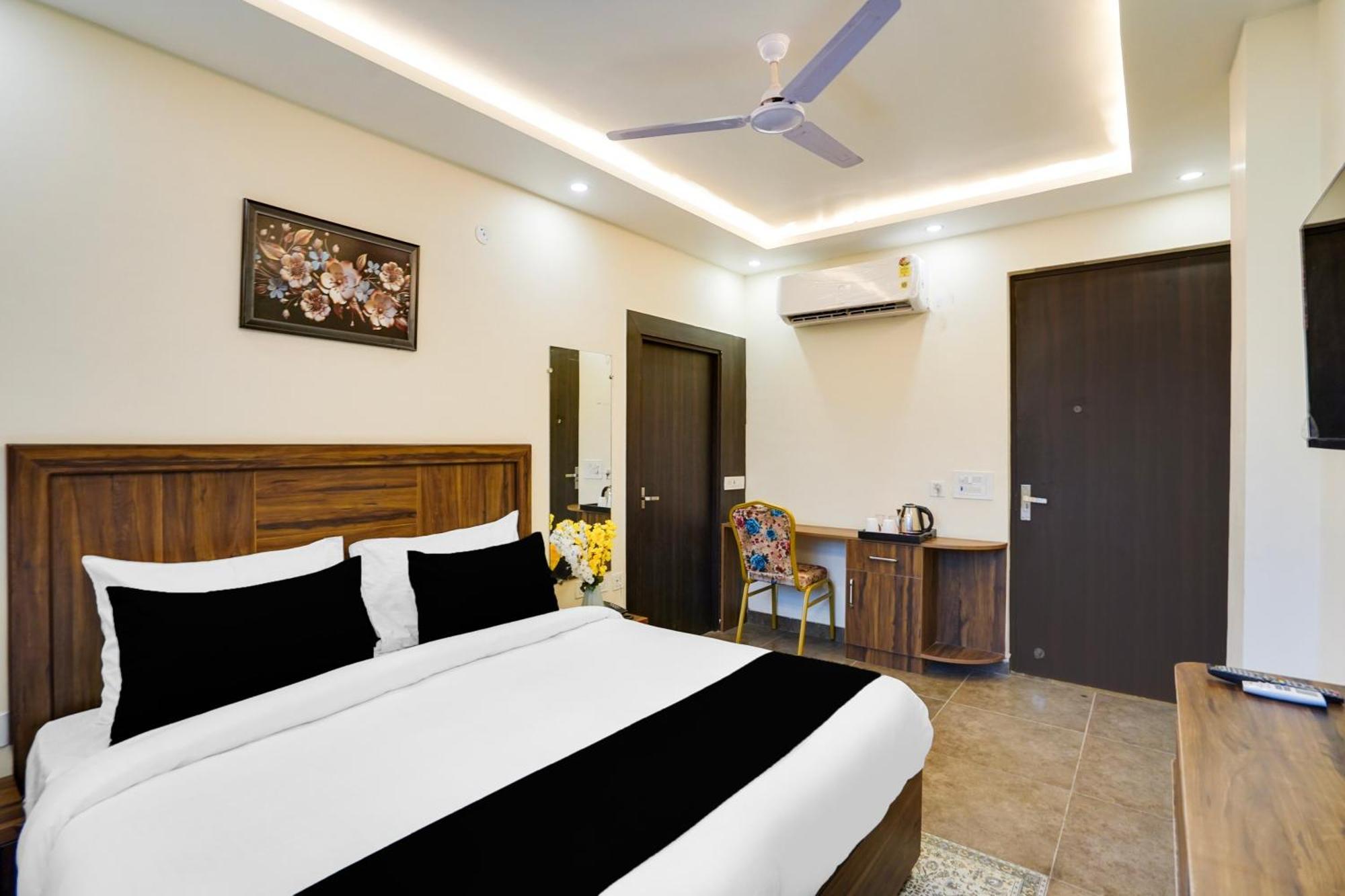 Super Townhouse The Royal Casa Otel Ghaziabad Dış mekan fotoğraf