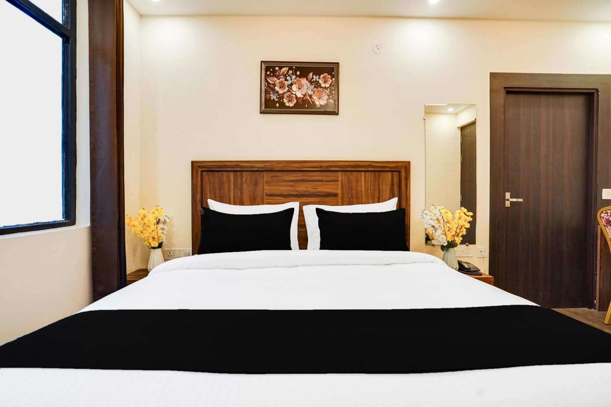 Super Townhouse The Royal Casa Otel Ghaziabad Dış mekan fotoğraf