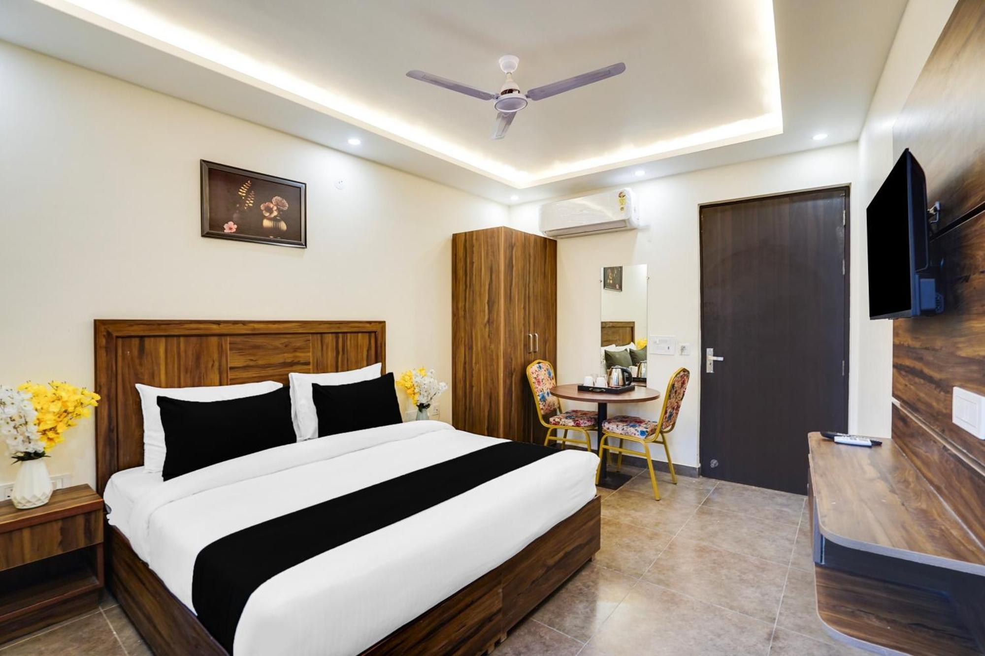 Super Townhouse The Royal Casa Otel Ghaziabad Dış mekan fotoğraf